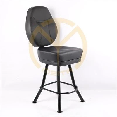 ¿Cómo limpio los reposabrazos de las sillas de la mesa de póker?